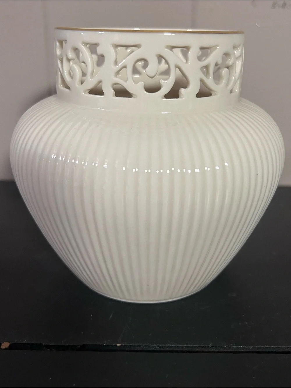 Lenox USA Ivory Fine China Reticulated Pierced Gold Trim Ribbed Vase 5.5”